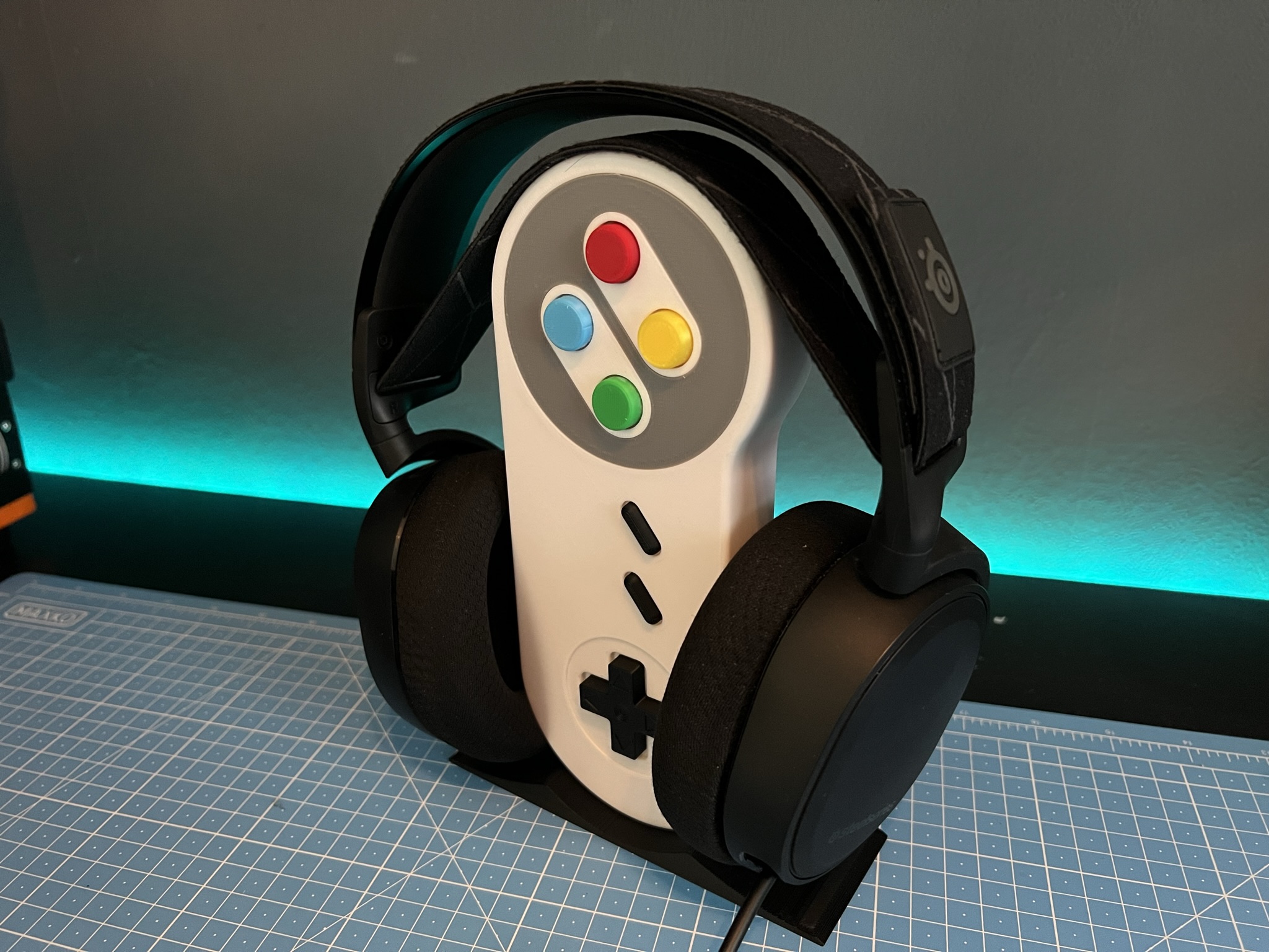 Retro SNES Kopfhörerhalter – Gaming Headset Ständer | Super Nintendo Design | 3D-gedruckte Kopfhörer-Aufbewahrung für Gamer